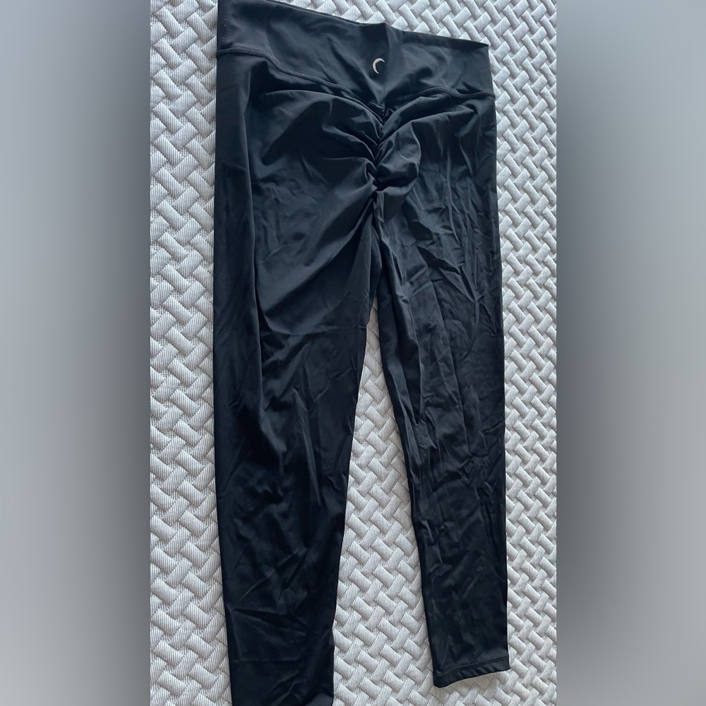 Black Zyia scrunch capris
